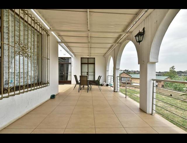 4 BEDROOM HOUSE FOR SALE IN OAKDENE